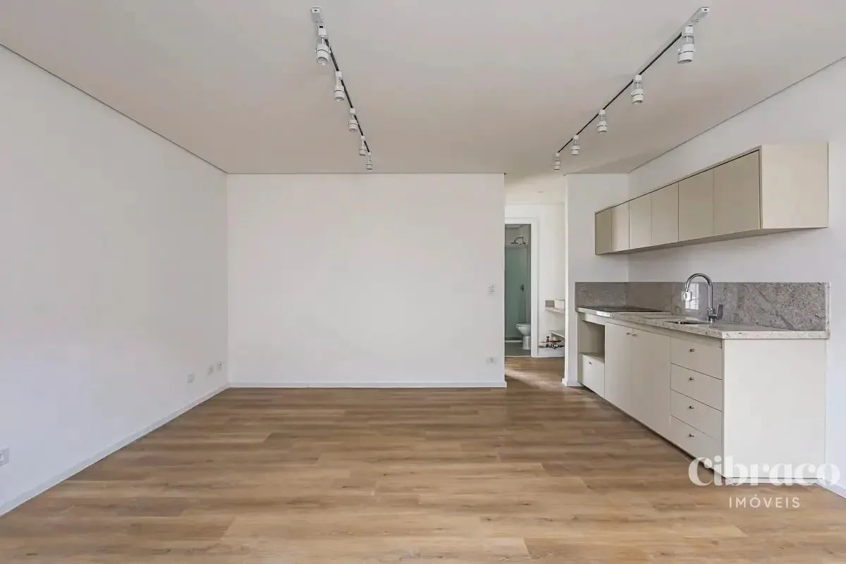 1-bedroom apartment with balcony and air conditioning