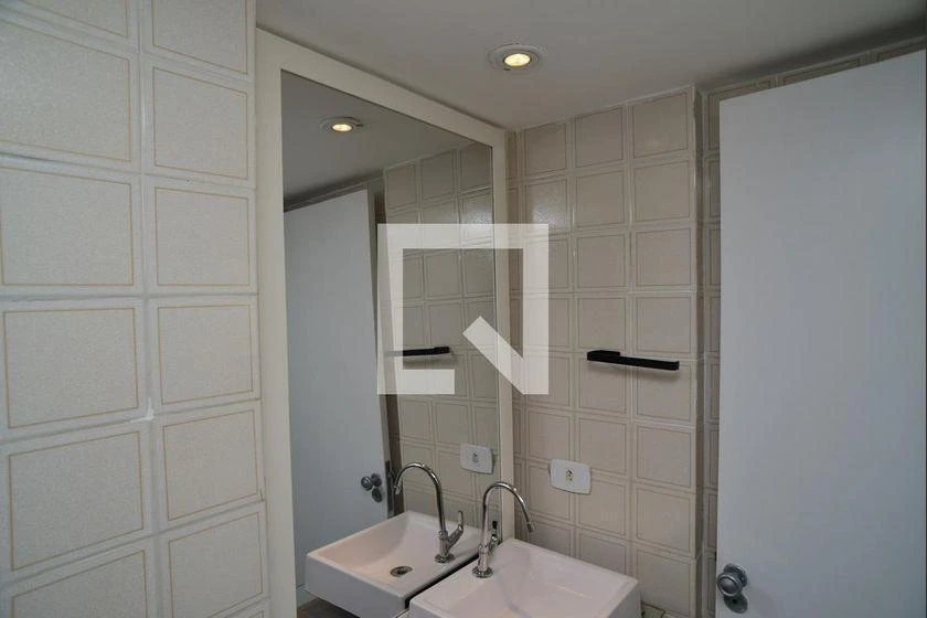3-bedroom apartment in a building with a gym — photo 29
