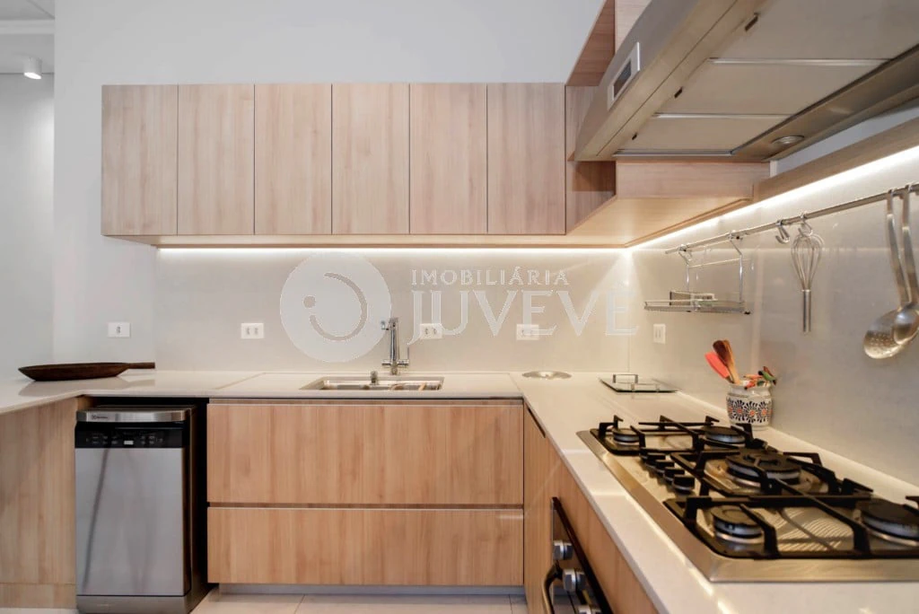 Furnished apartment, 104 m², with a glass-enclosed balcony — photo 14