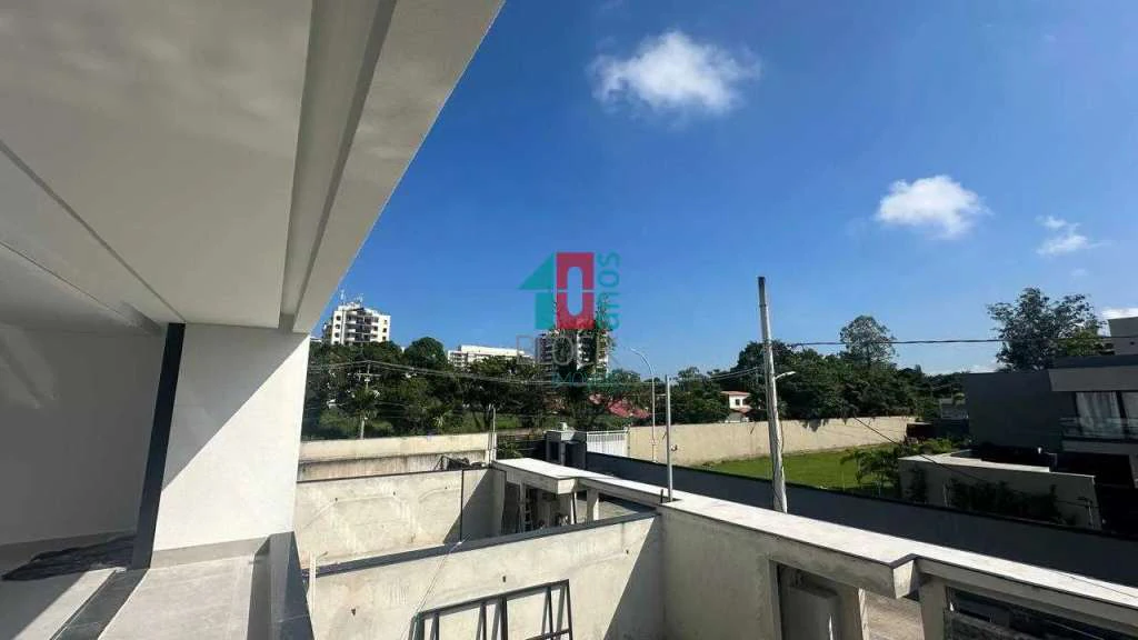 Casa com 5 suítes, 8 banheiros e 3 vagas para reformar — photo 30