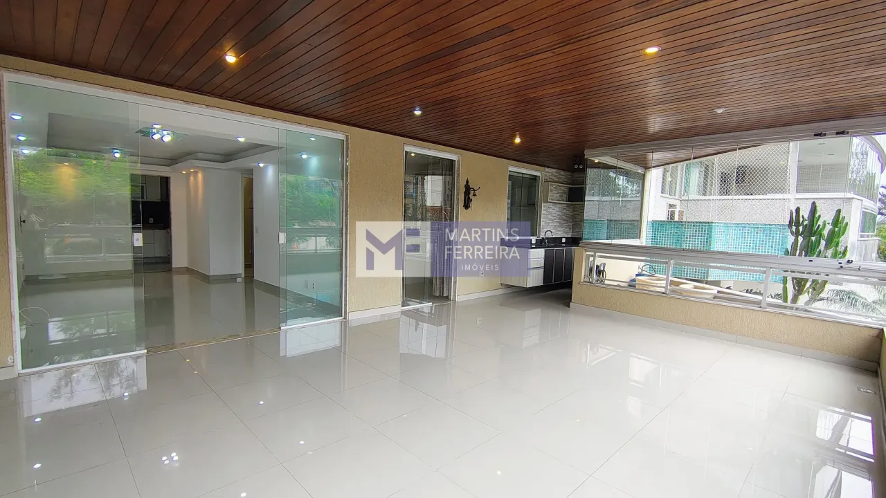 Glass-enclosed balcony in a 3-bedroom apartment, 115 m² — photo 7