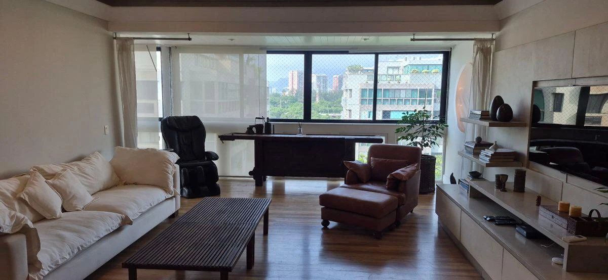 Bathtub in a 5-bedroom apartment, 465 m² — photo 23