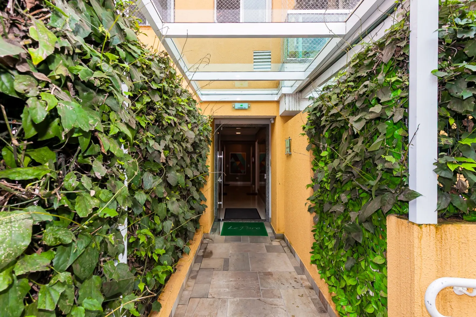 Apartment, 60 m², with wood or laminate floors — photo 49