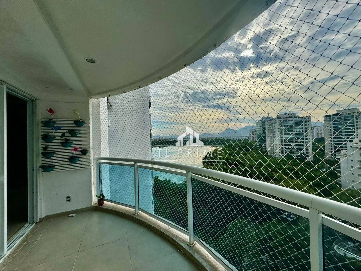 Furnished apartment, 98 m², with a water view — photo 20
