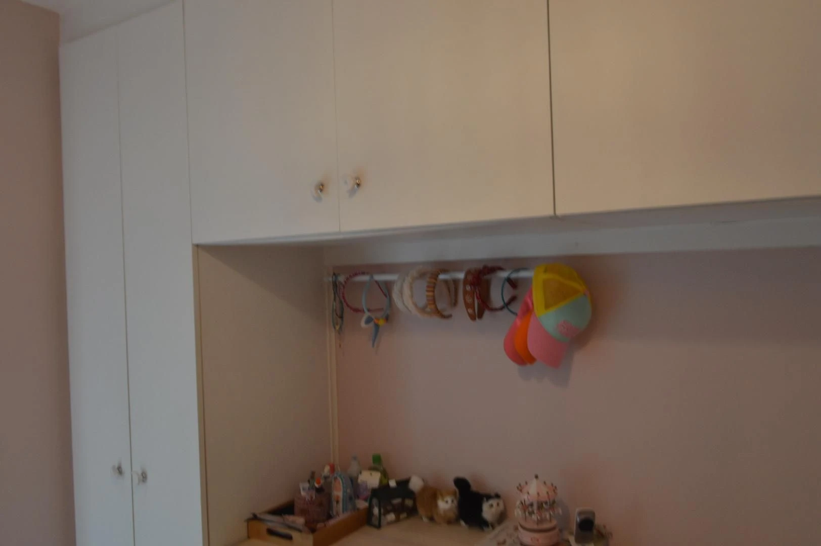 Glass-enclosed balcony in a 3-bedroom apartment, 85 m² — photo 44