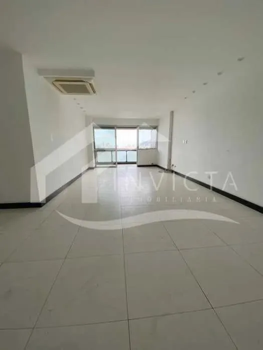 Residential apartment with 3 bedrooms and enclosed balcony — photo 2