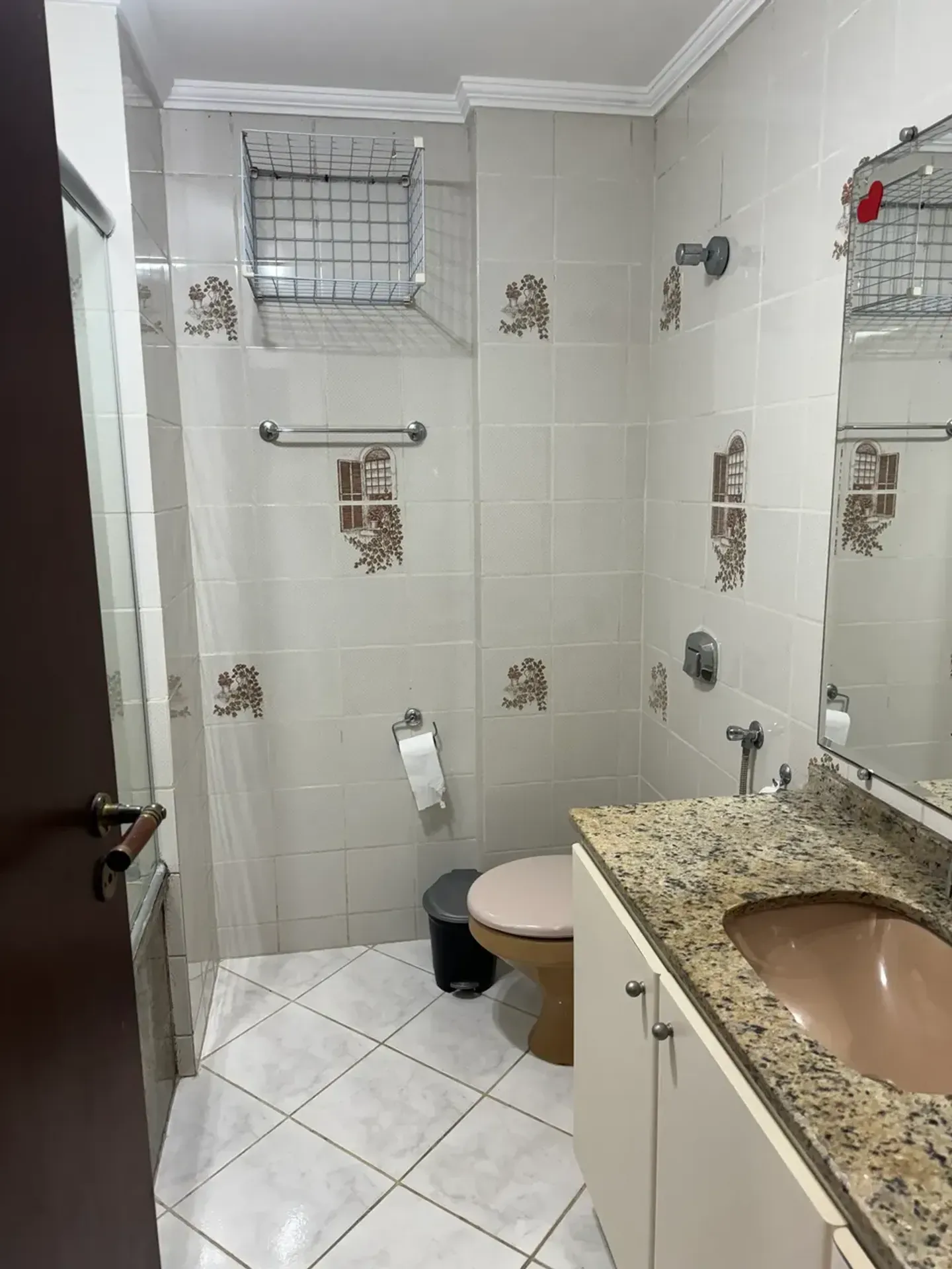One-bedroom apartment with a jacuzzi — photo 22