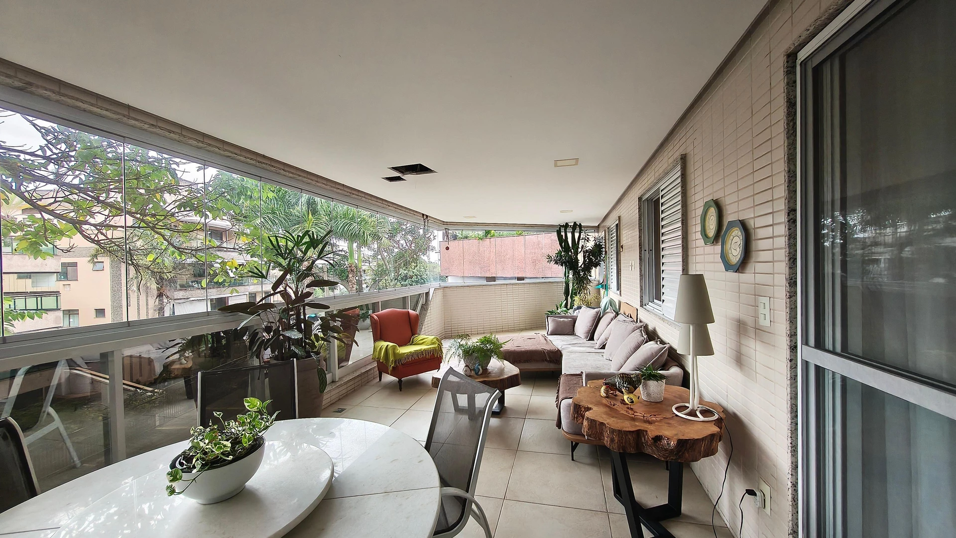 Furnished apartment, 160 m², with a glass-enclosed balcony — photo 24