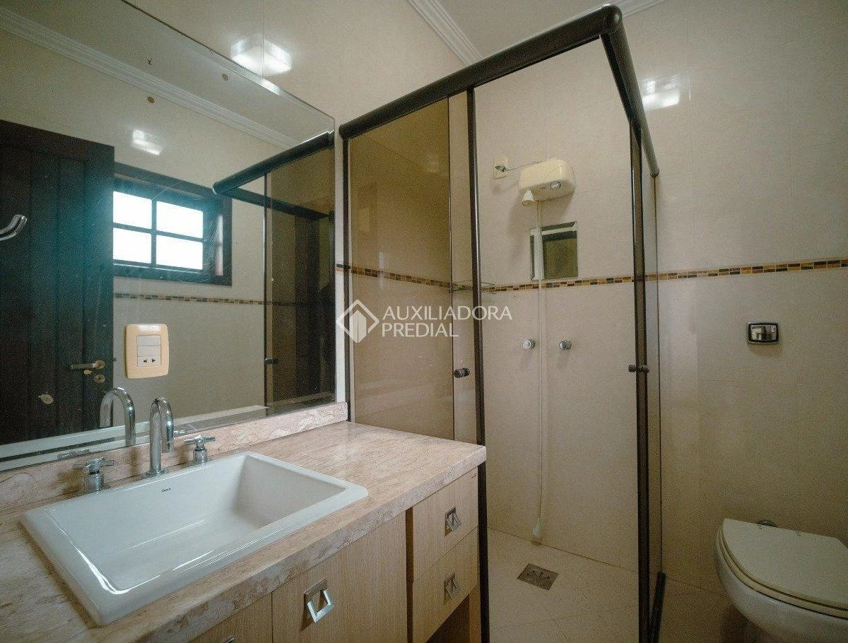 1723 m² house with a bathtub and a grill on the balcony — photo 40
