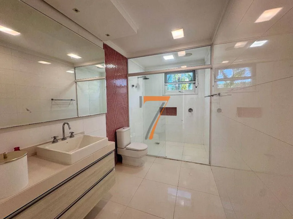 Furnished house with 8 bedrooms and 11 bathrooms — photo 47