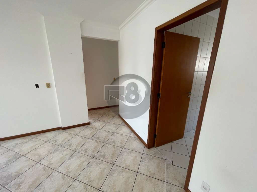 Unfurnished 3-bedroom apartment with fitted kitchen — photo 5