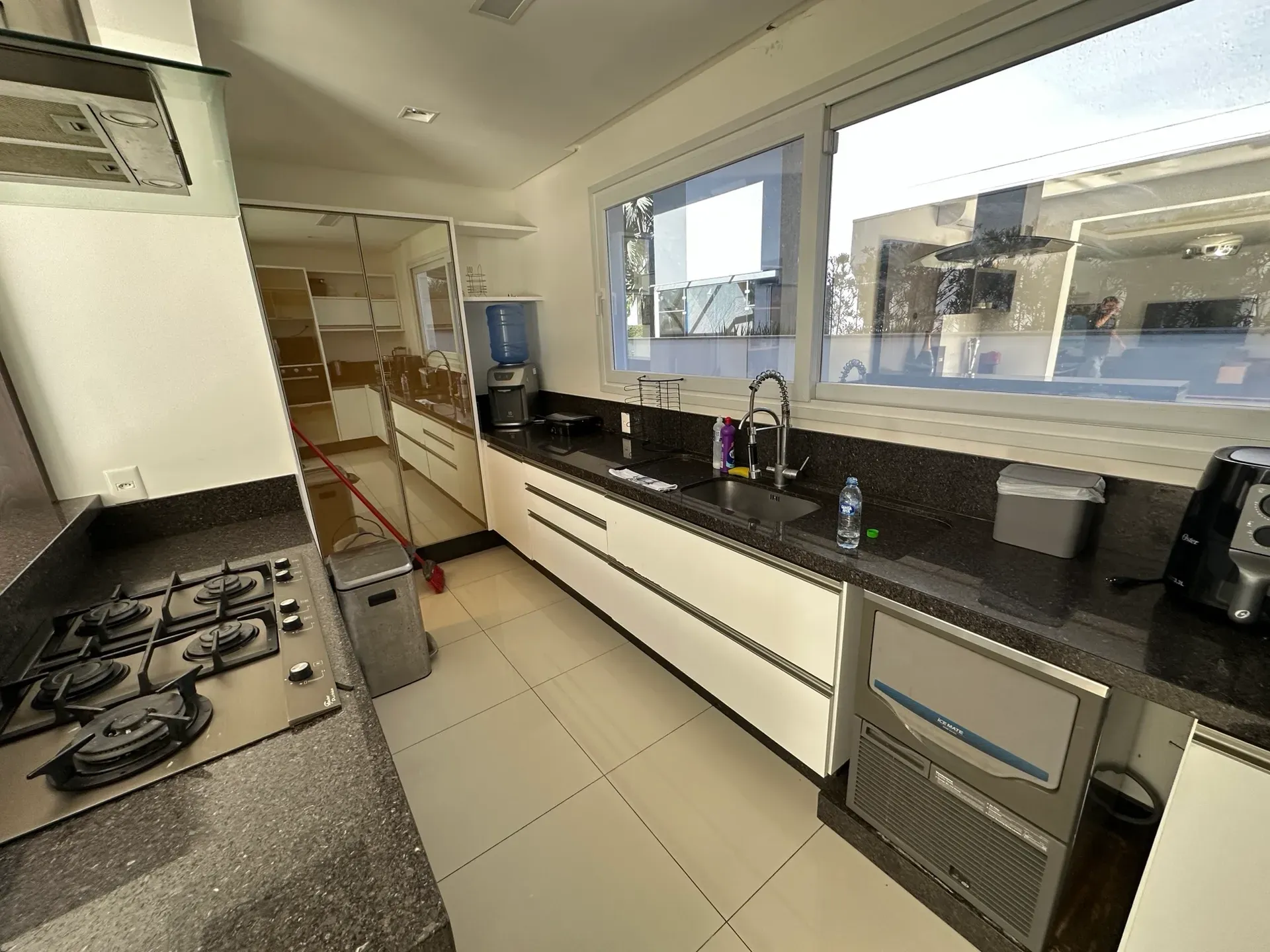 Casa mobiliada com 9 suítes e jacuzzi no prédio — photo 22