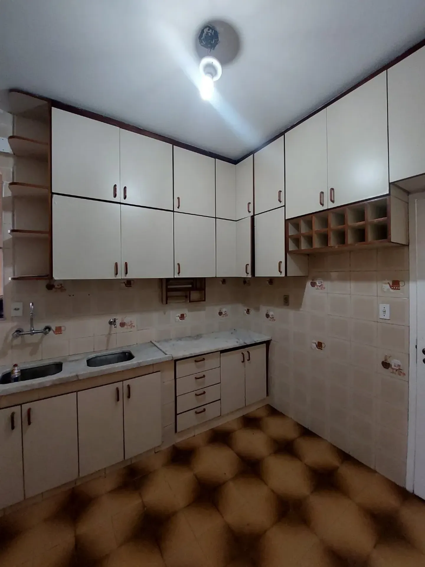 3-bedroom apartment with built-in wardrobes — photo 23