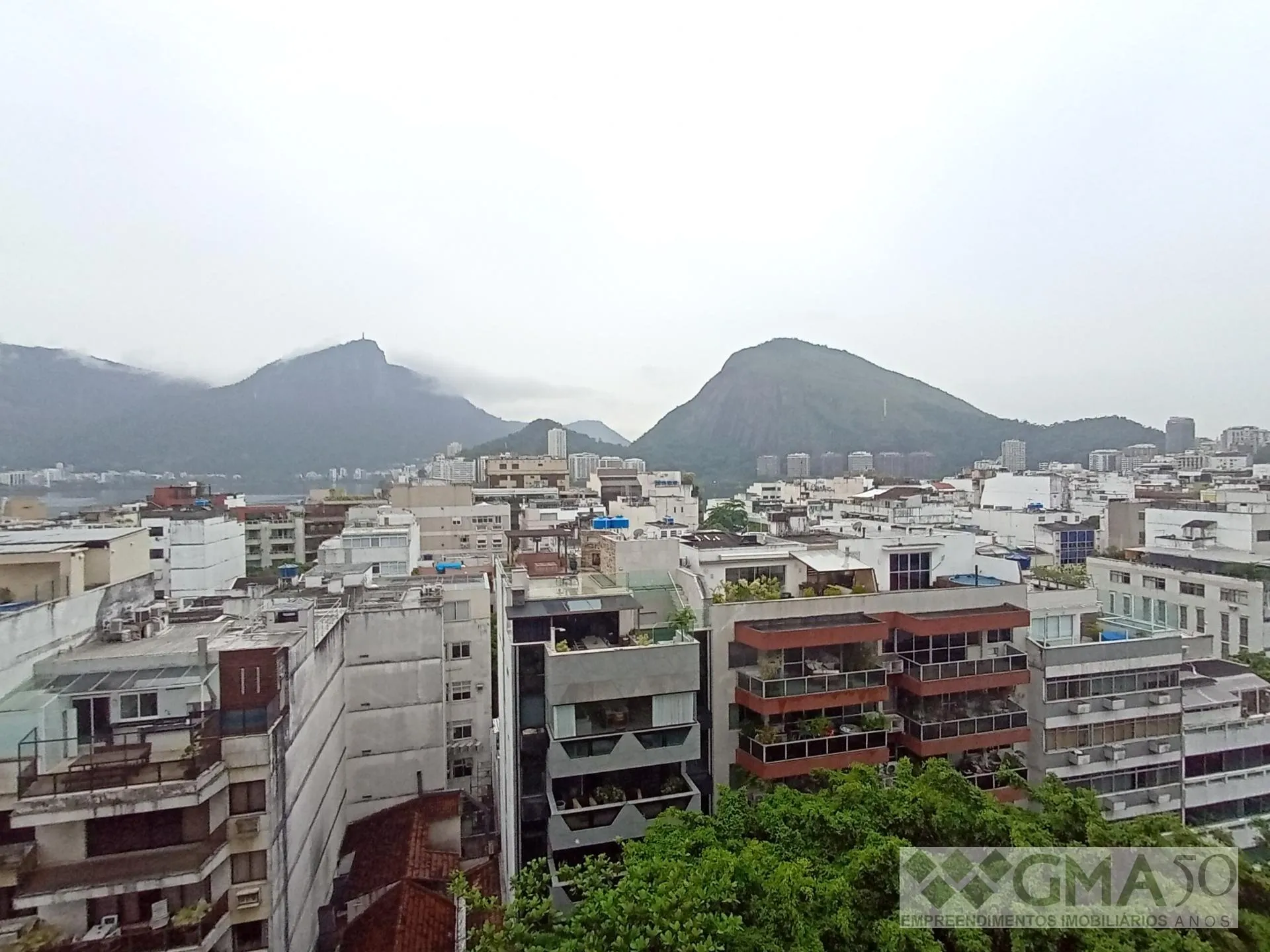 3-bedroom apartment with a mountain view — photo 3