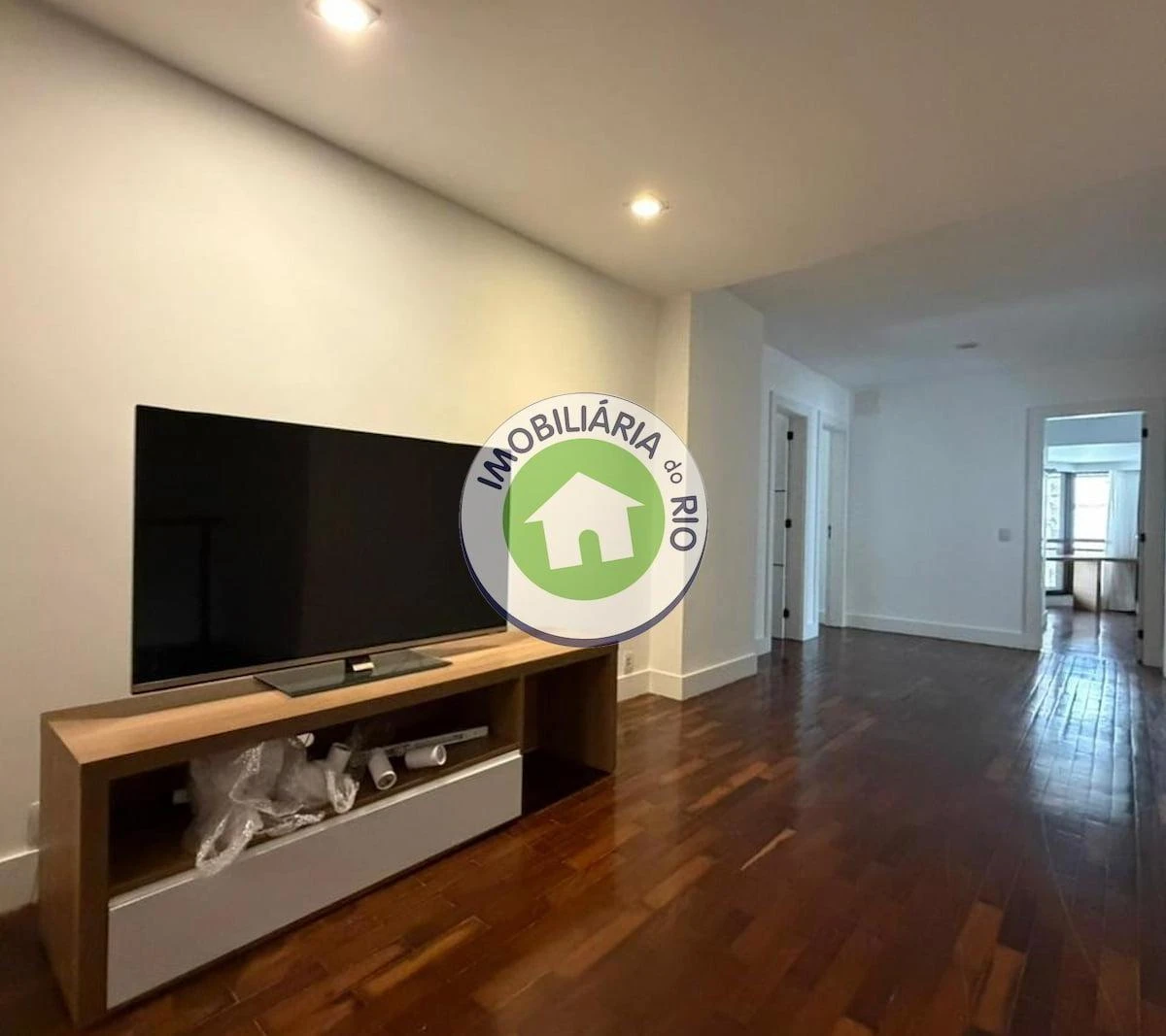 4-bedroom rental with 5 bathrooms and water views — photo 29