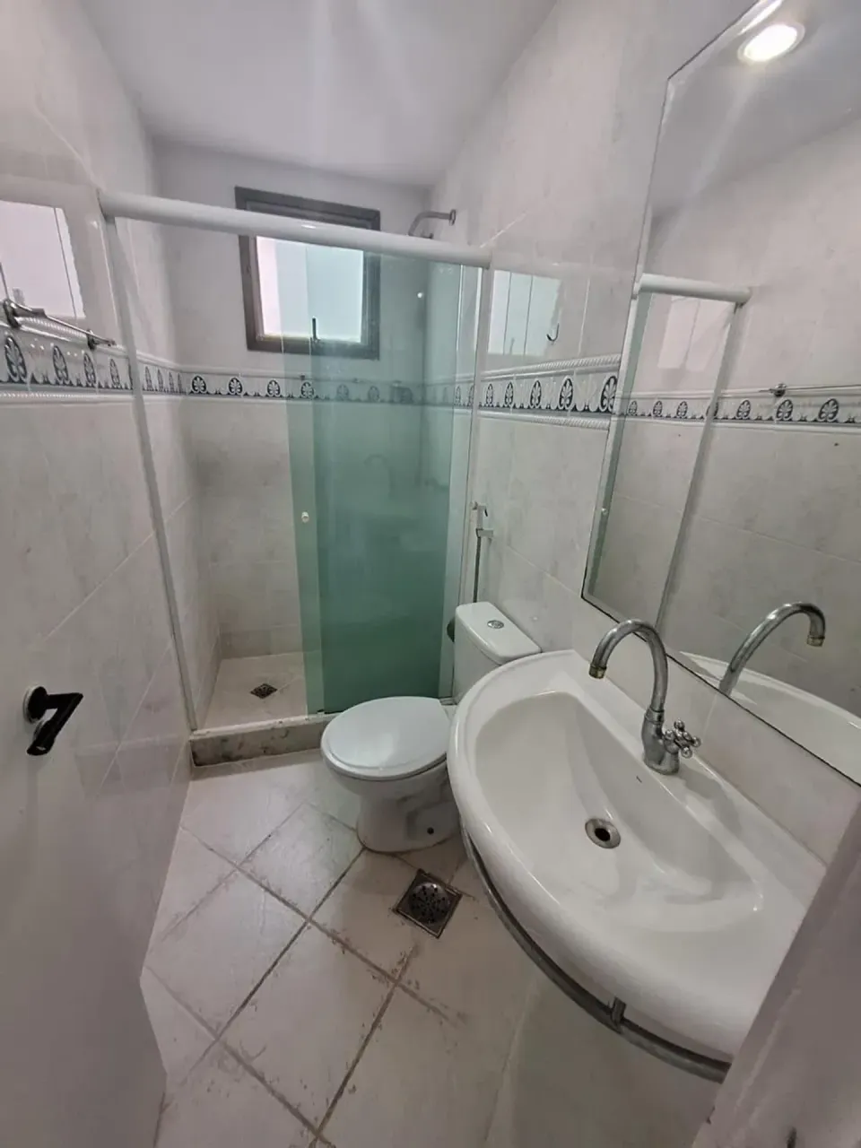 Apartamento sem mobília com 3 quartos e varanda — photo 10