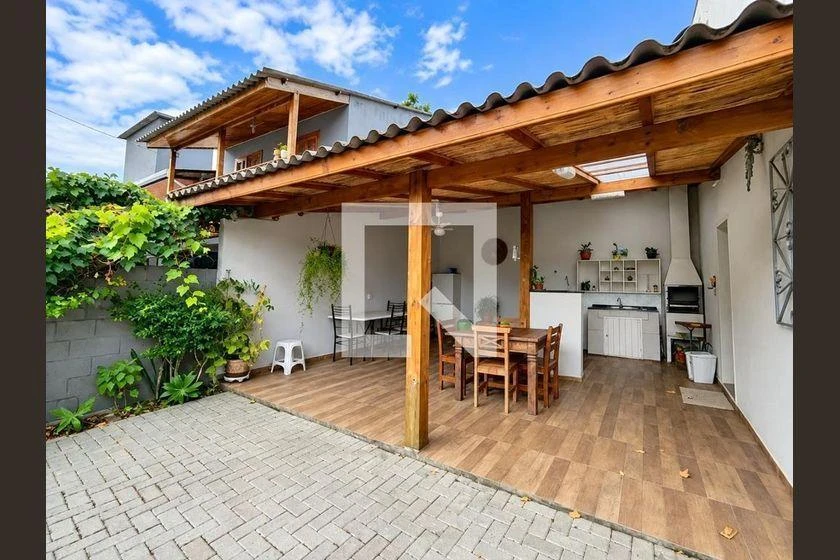 Furnished one-bedroom, 80 m² house in Florianópolis