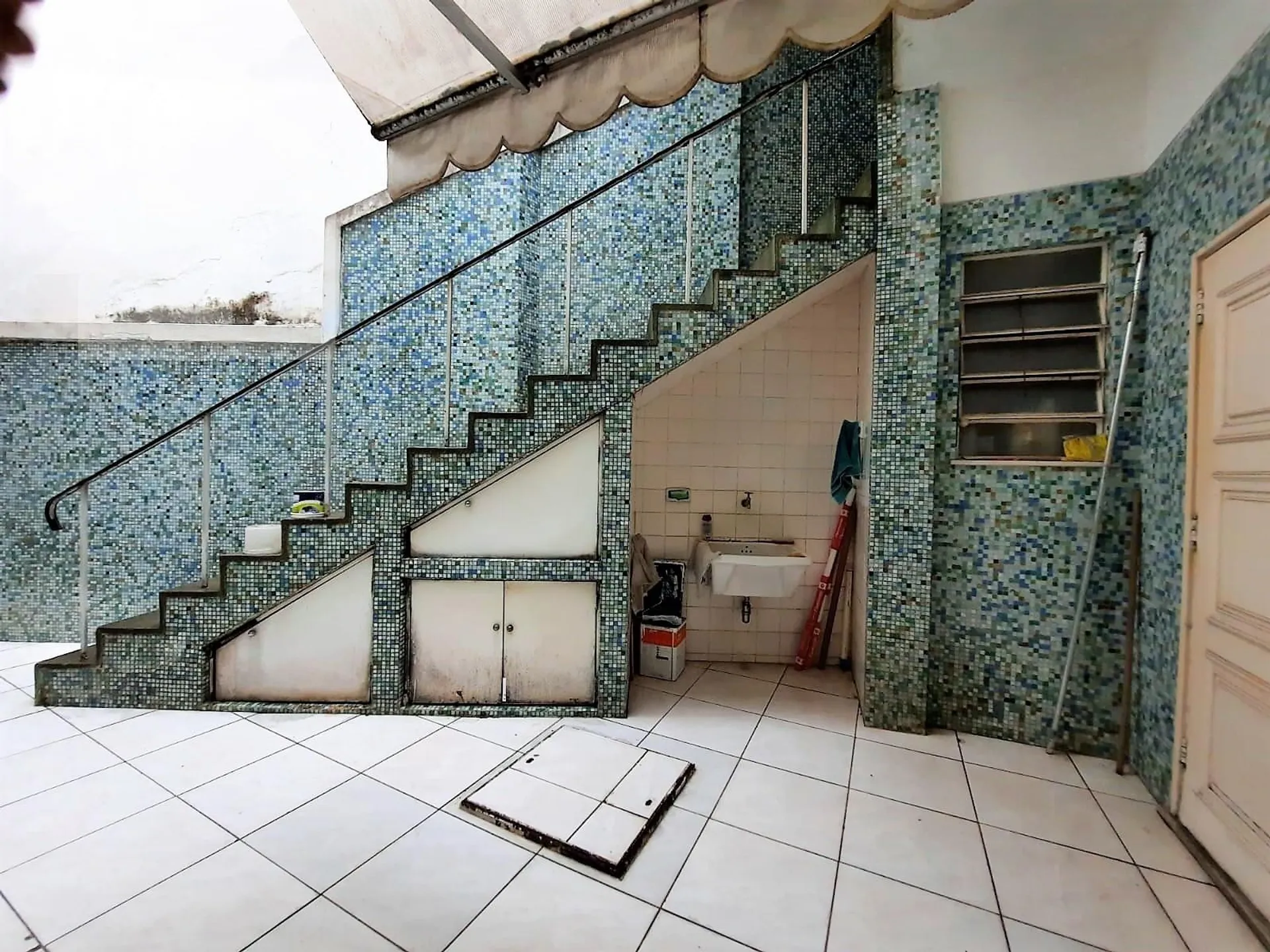 525 m² apartment with a home office and a bathtub — photo 53