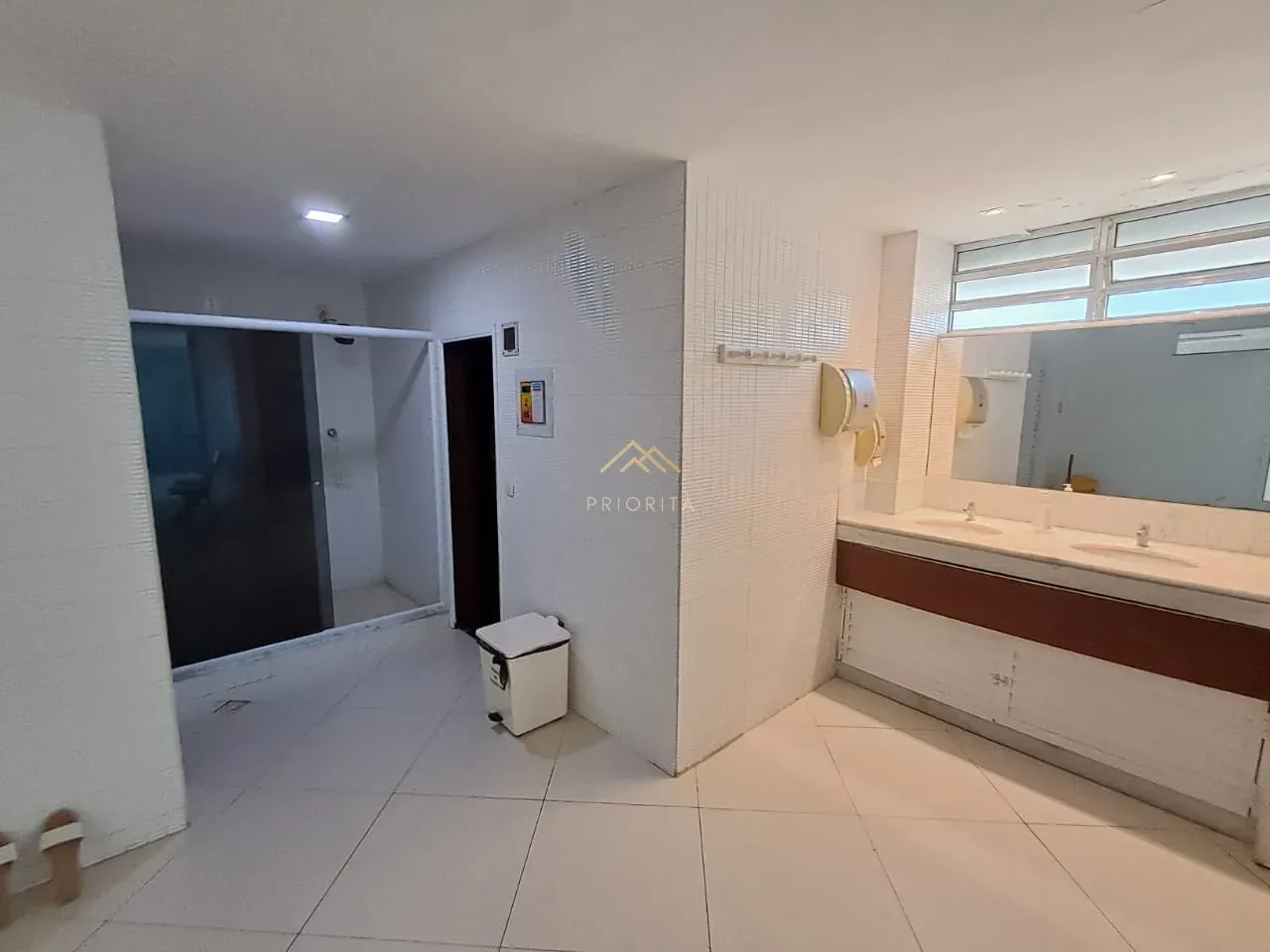 Apartamento sem mobília com 3 quartos e varanda envidraçada — photo 37