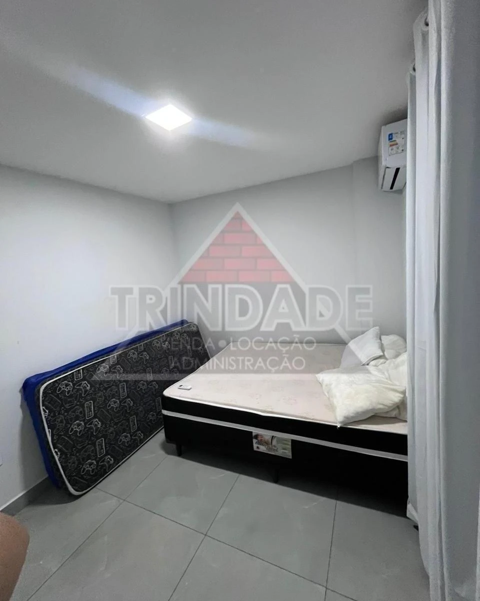 One-bedroom apartment with a washing machine — photo 2