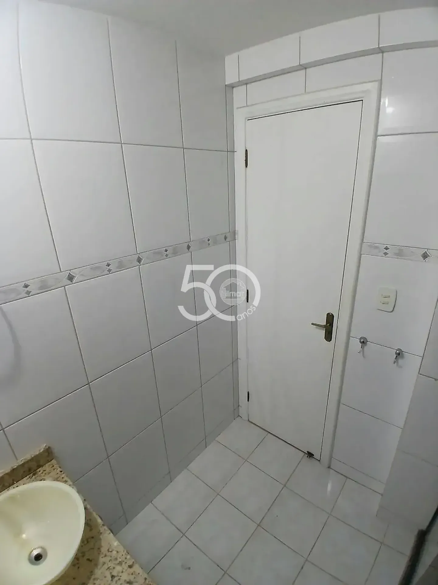 98 m² apartment with 3 bedrooms and 2 garage spaces — photo 48