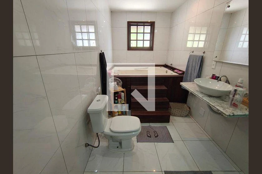 Furnished house with 5 bedrooms and 631 m² — photo 47