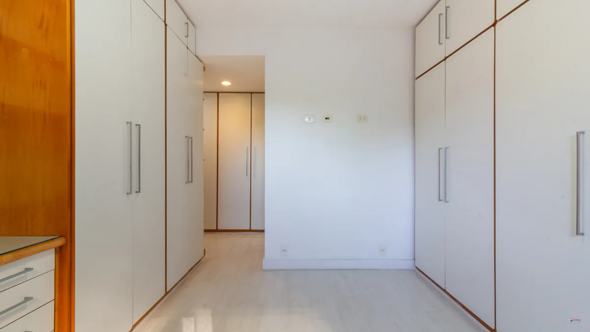 Панорамні вікна та 4 спальні: квартира 217 м² — photo 27