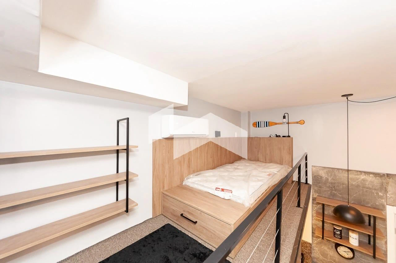 Furnished studio, 21 m², with wood or laminate floors — photo 20
