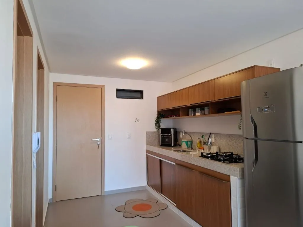 Furnished 2-bedroom apartment with suite and balcony — photo 2