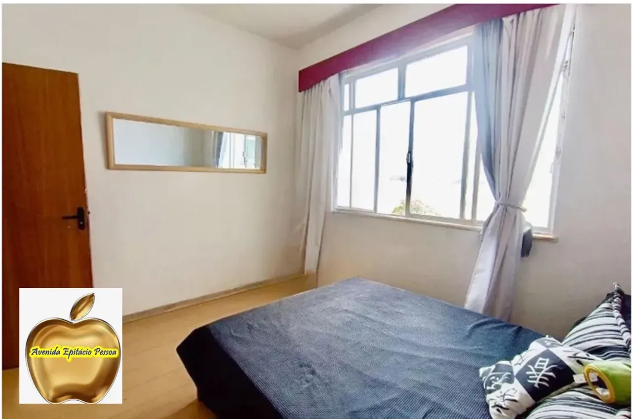 Apartment with 4 bedrooms and wood floors in the living room — photo 3