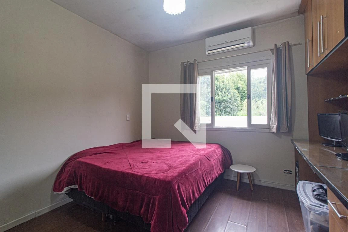 3-bedroom house with a walk-in closet in Curitiba — photo 12