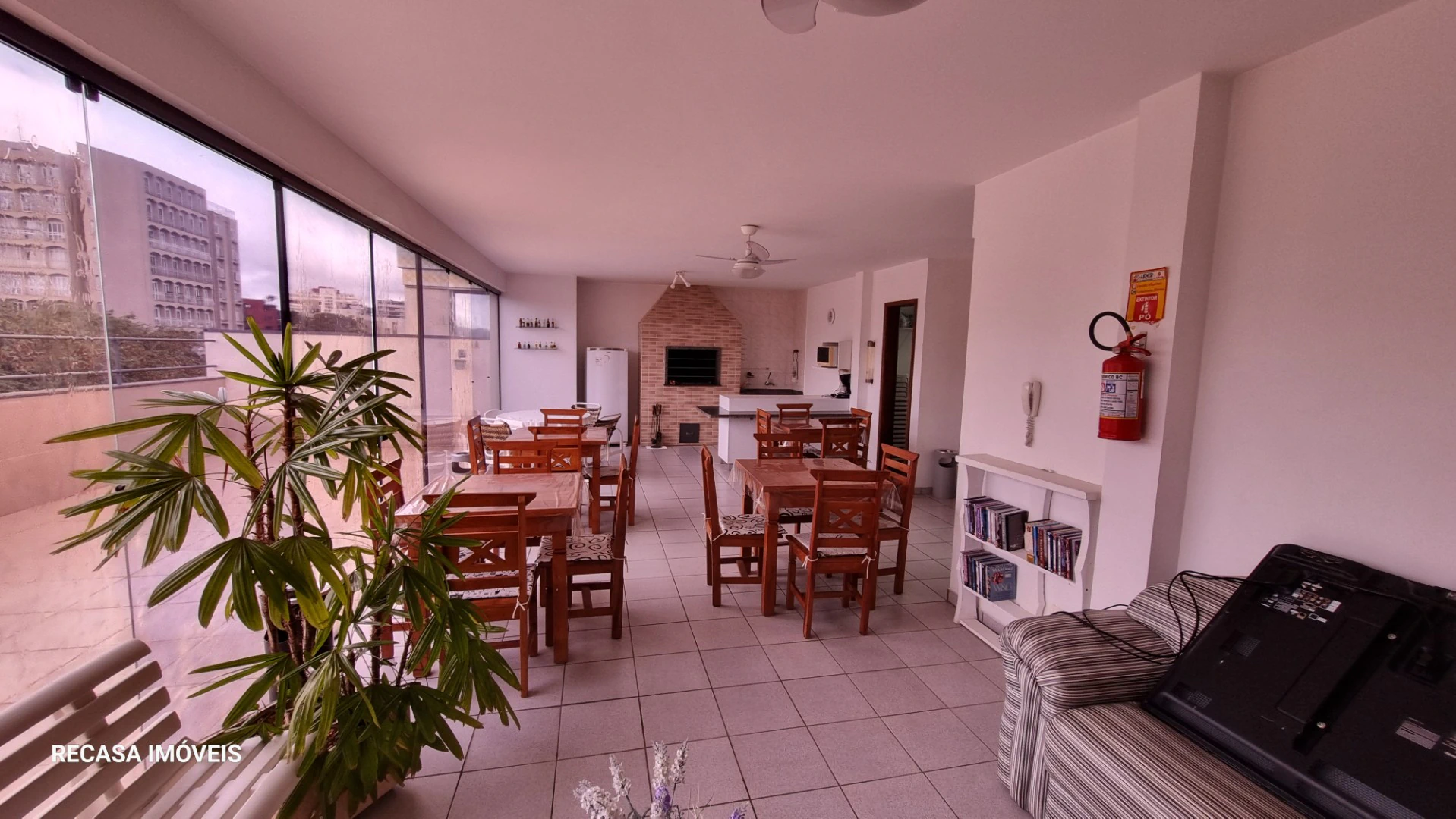 2-bedroom apartment with a washing machine in Curitiba — photo 14