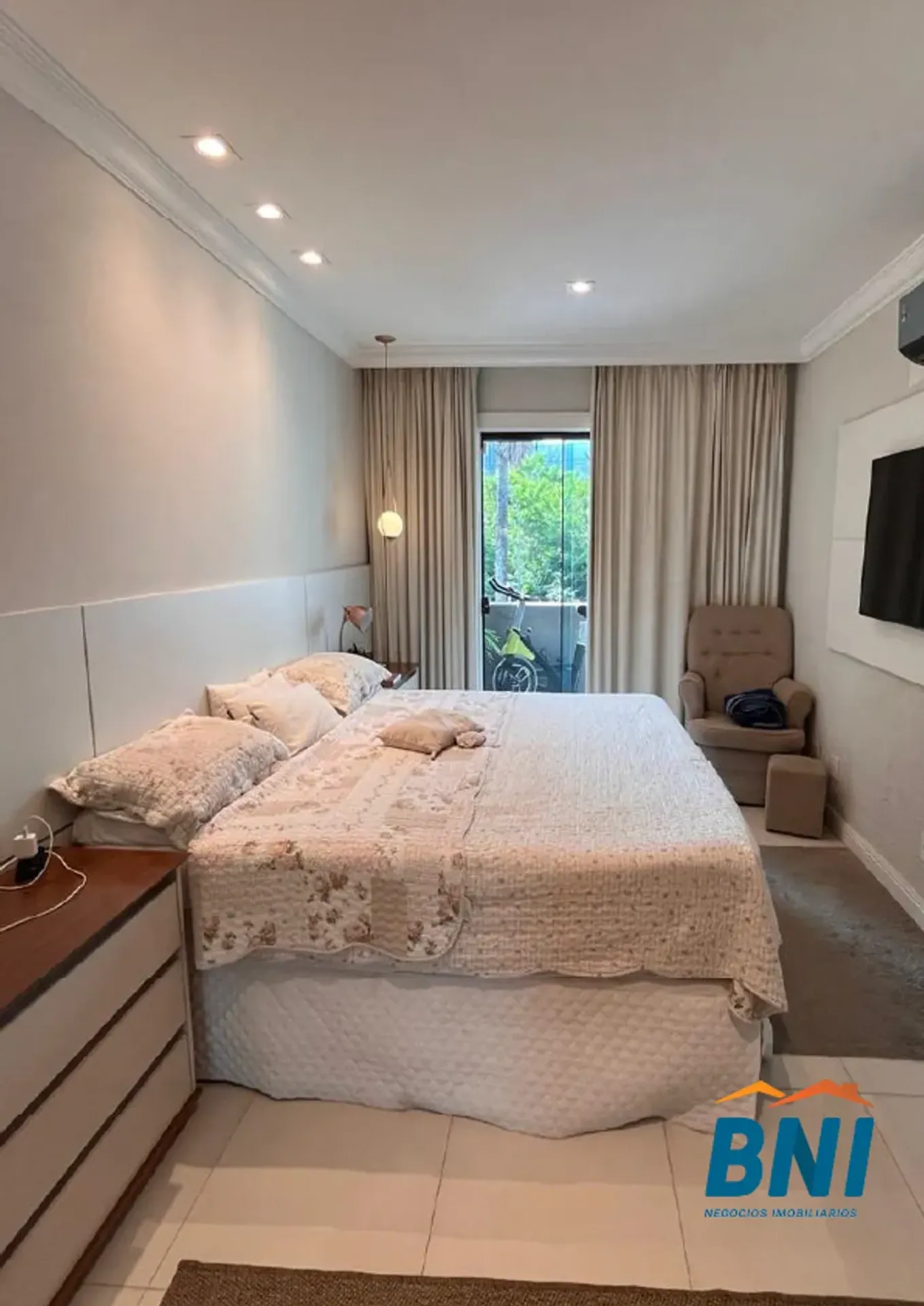 Garden in a 4-bedroom house, 320 m² — photo 18