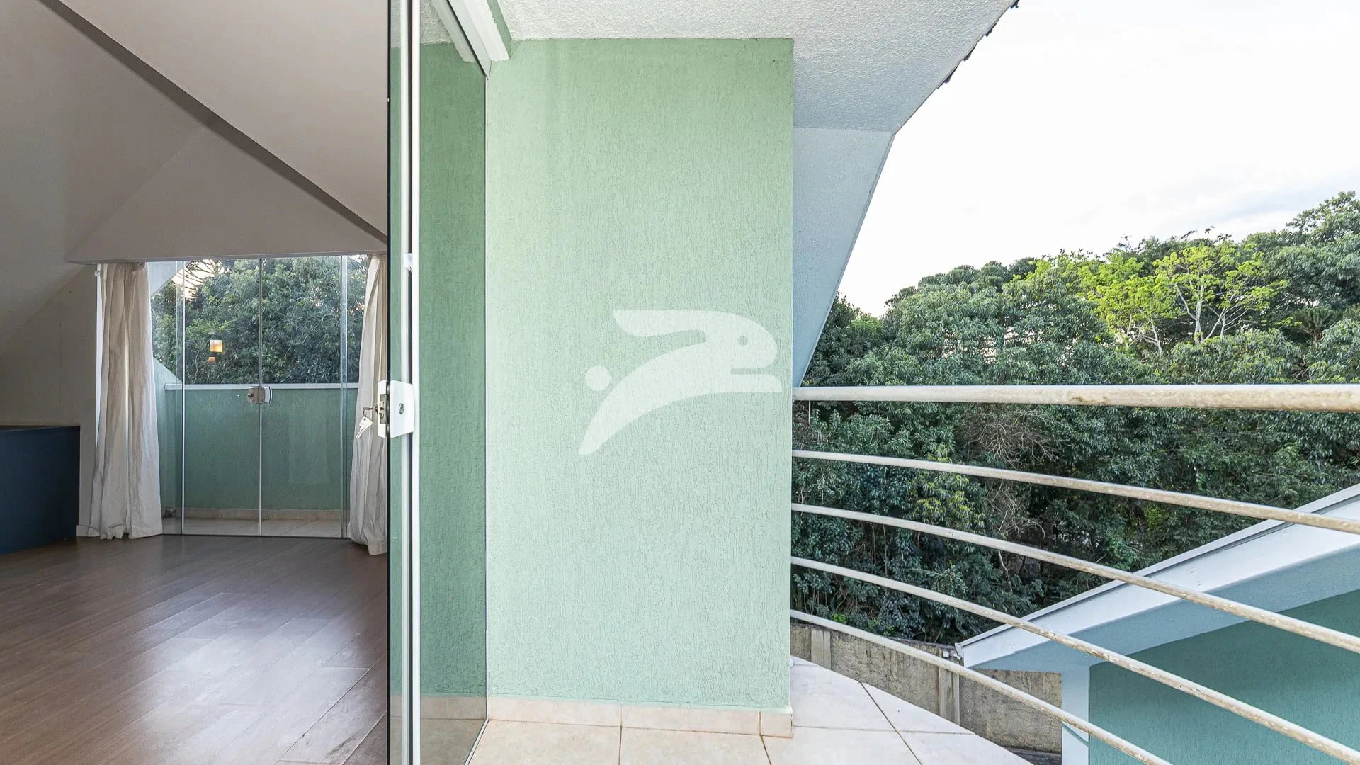 Balcony with a grill in a 3-bedroom house, 168 m² — photo 29