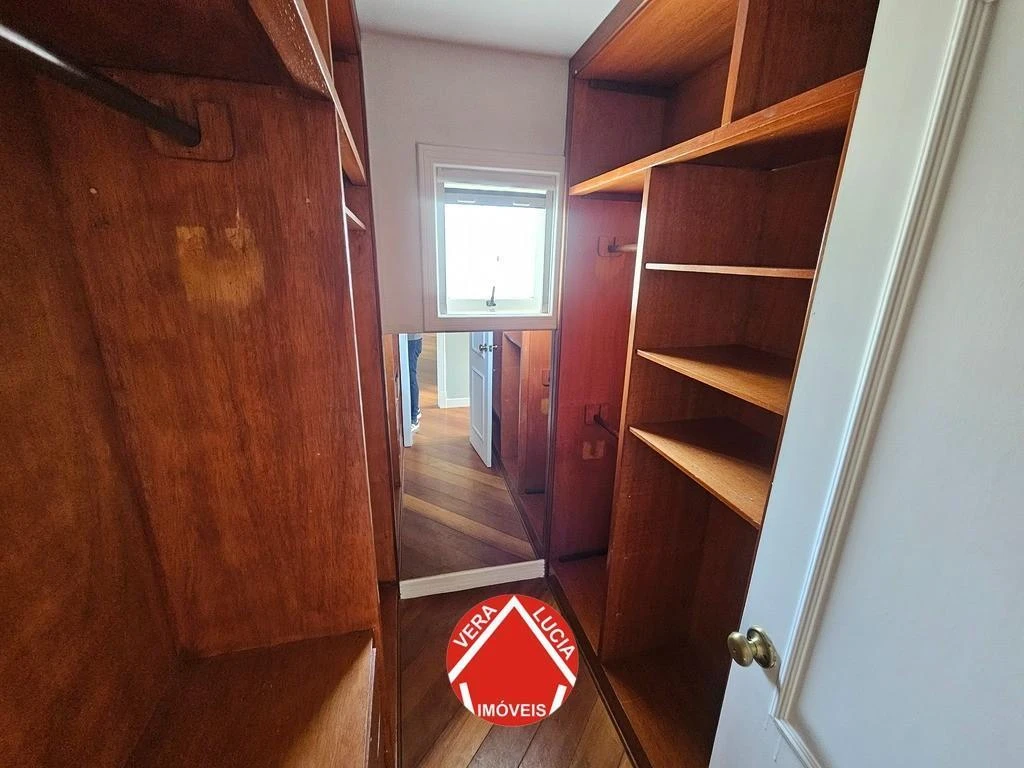 Casa, 600 m², com closet — photo 9