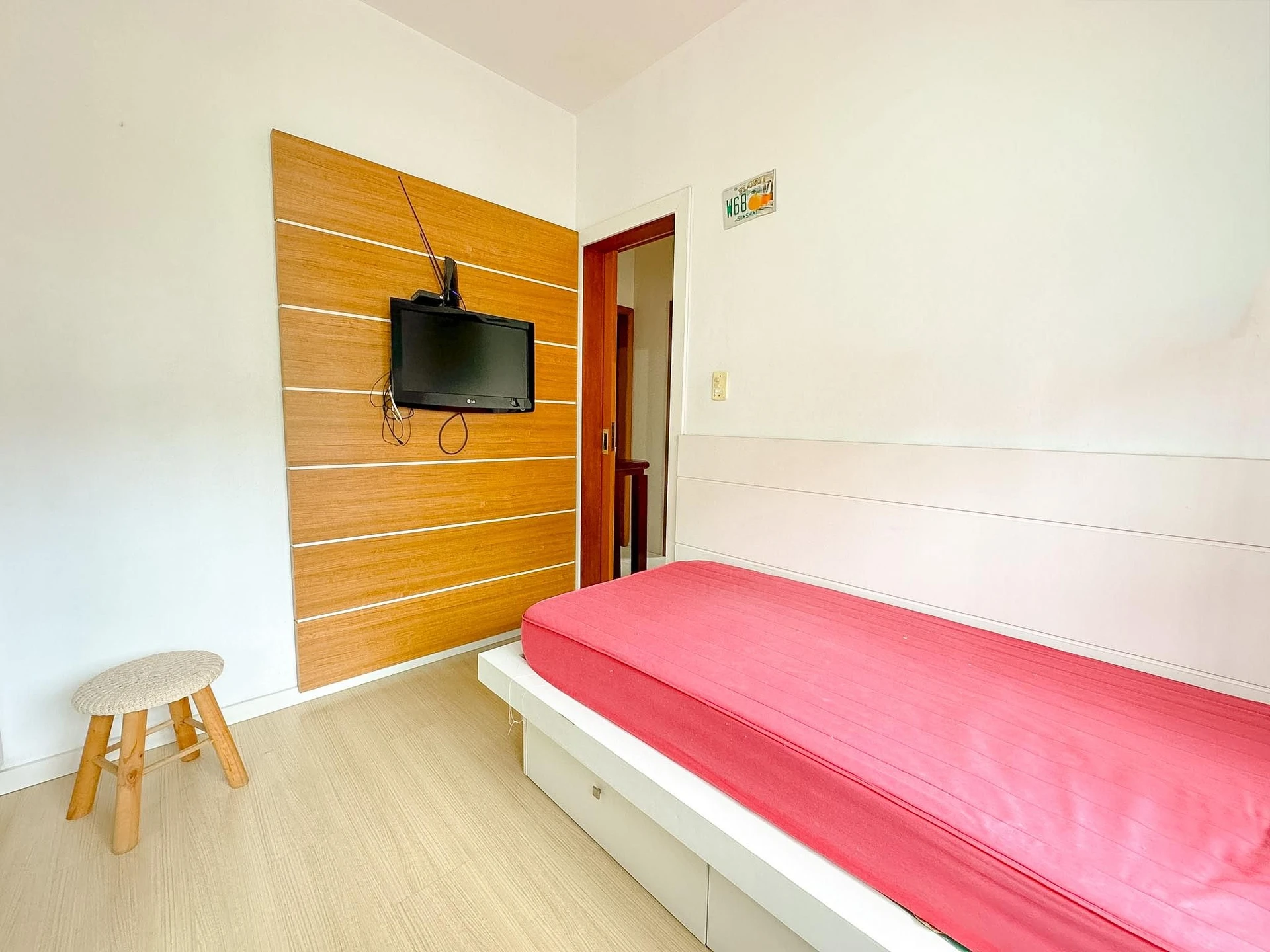 Furnished house, 250 m², with a bathtub — photo 43