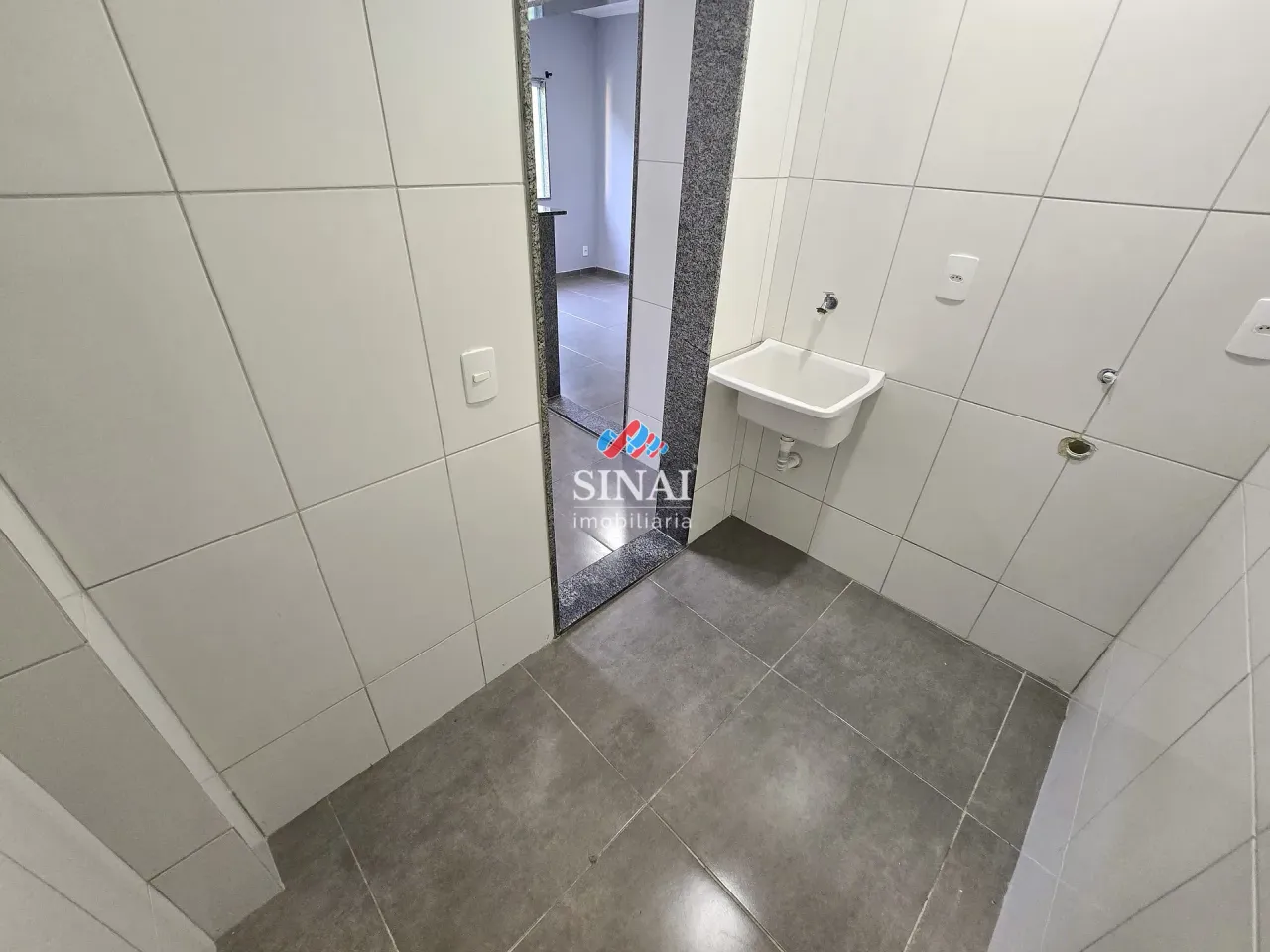 2-bedroom unfurnished apartment with a balcony — photo 11