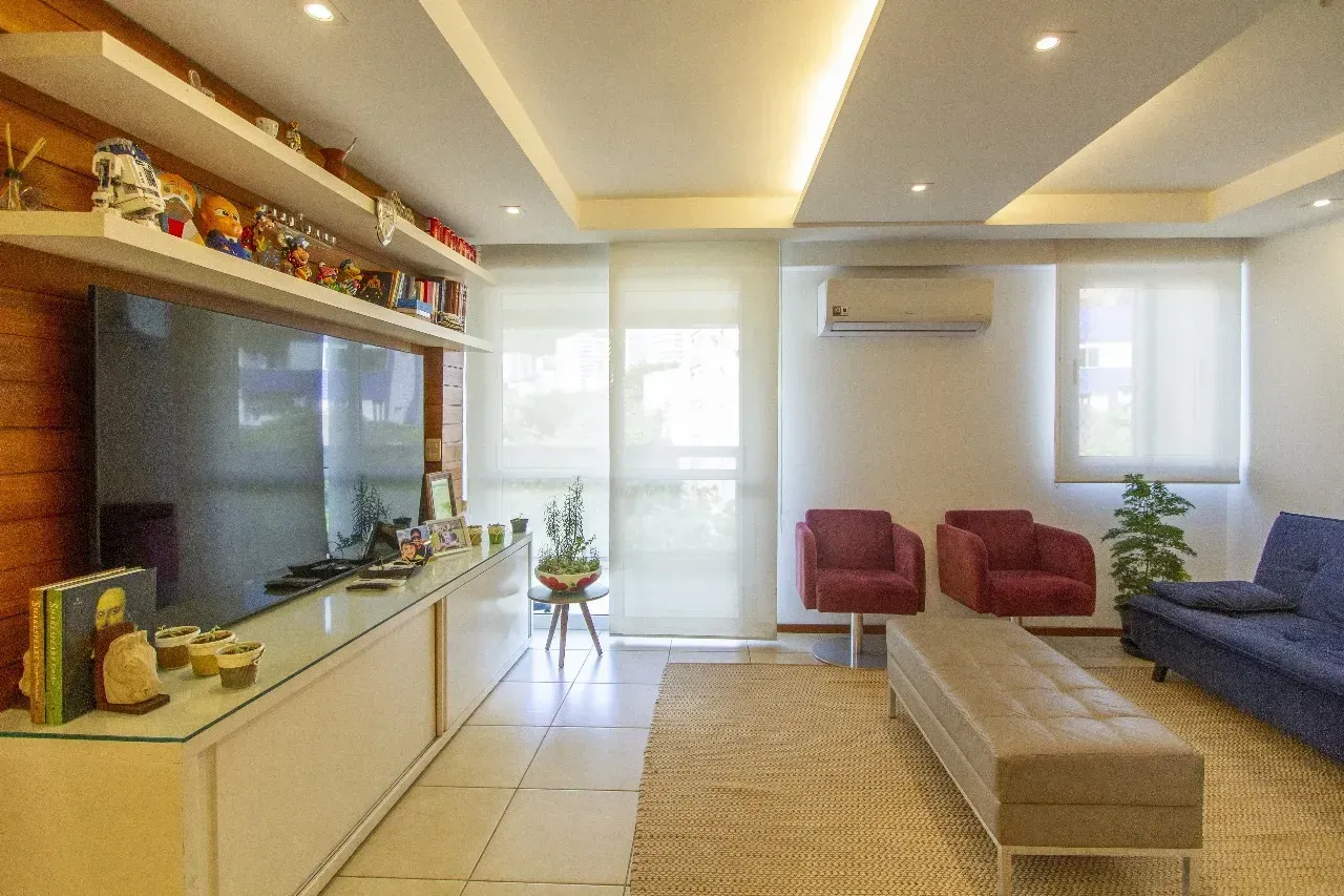 Furnished 100 m² apartment with a bedroom en-suite — photo 17