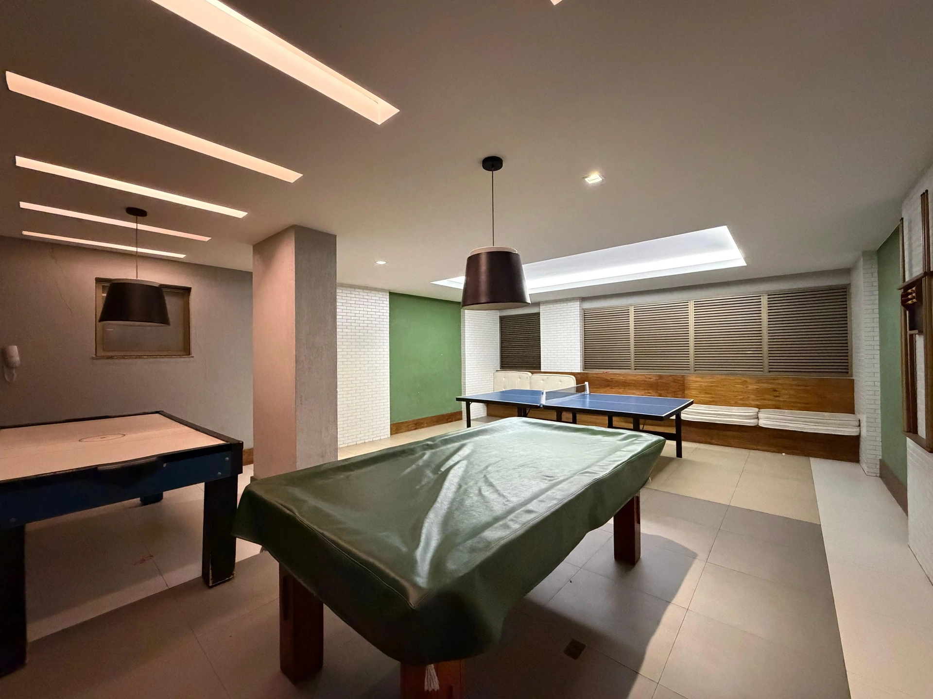 Furnished apartment, 112 m², with a glass-enclosed balcony — photo 47