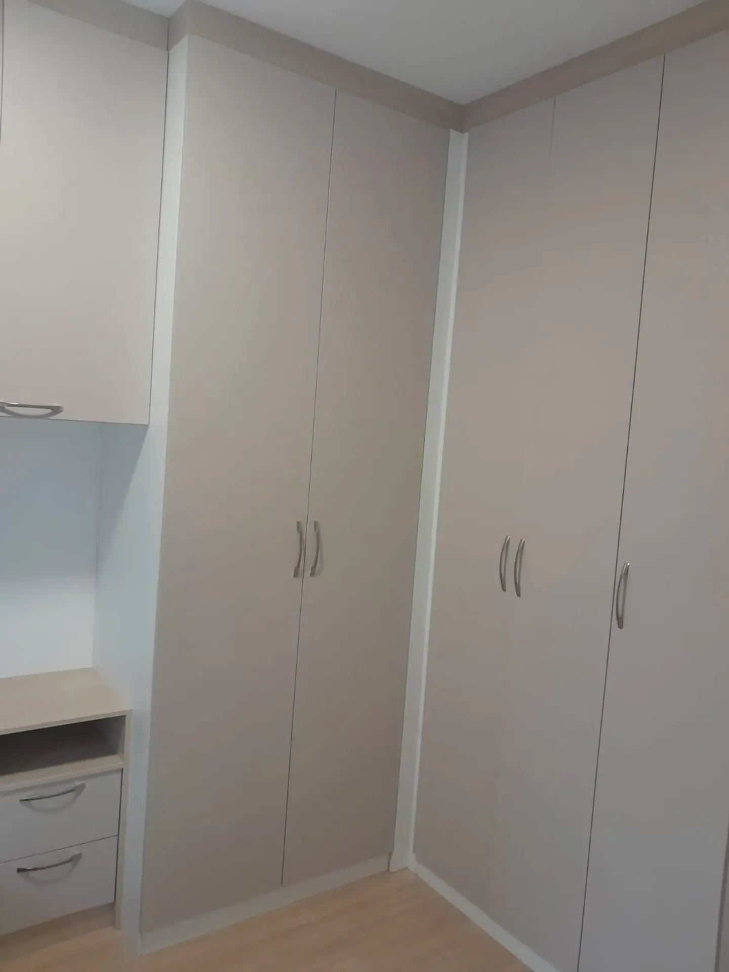 Furnished 1-bedroom apartment with open-plan kitchen — photo 34