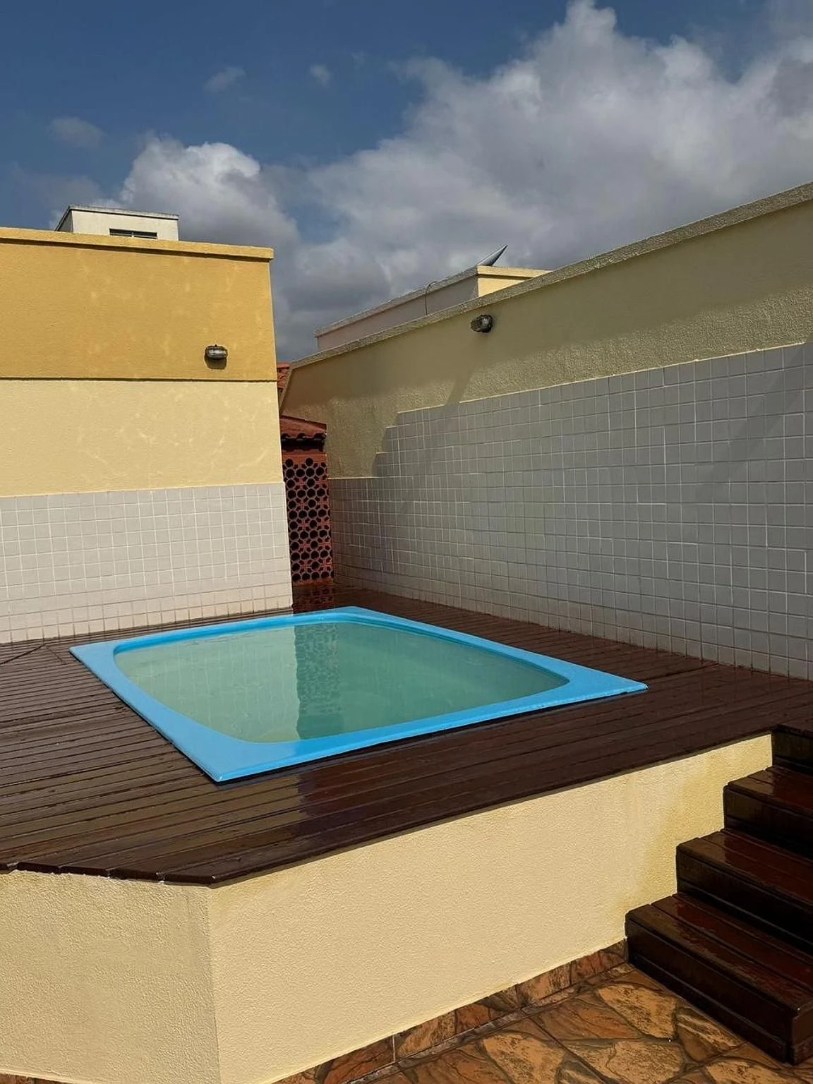 Apartment with 3 bedrooms and 4 bathrooms, balcony sink — photo 42