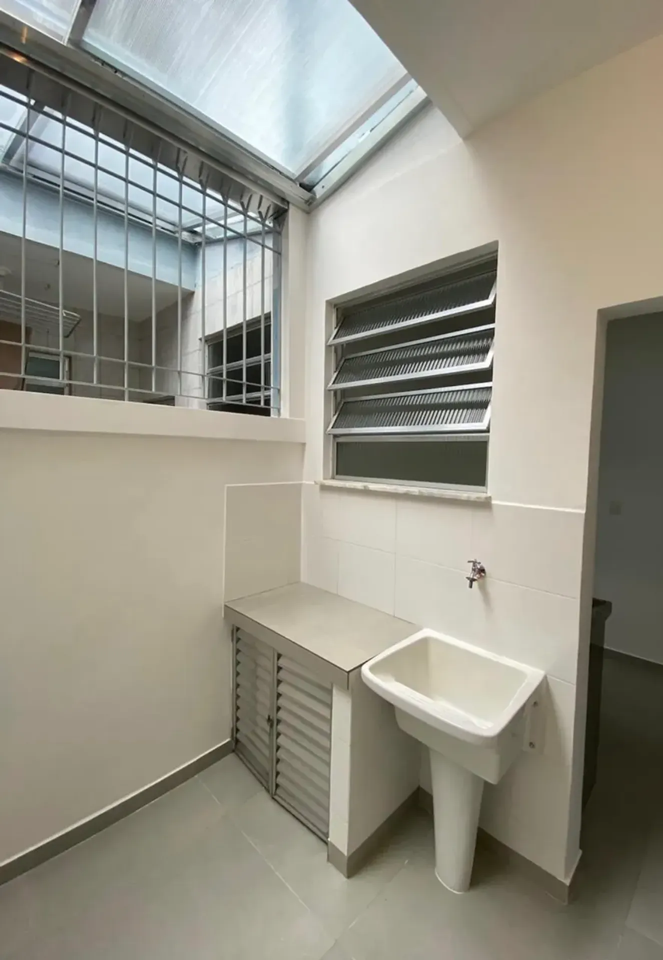 Apartment with 3 bedrooms and balcony grill — photo 24