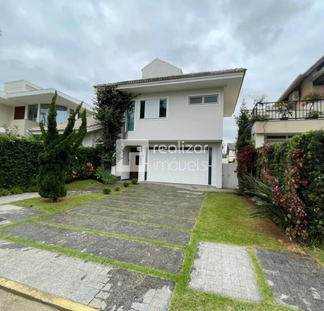 House with 6 bedrooms and 450 m² plus 3 parking spaces
