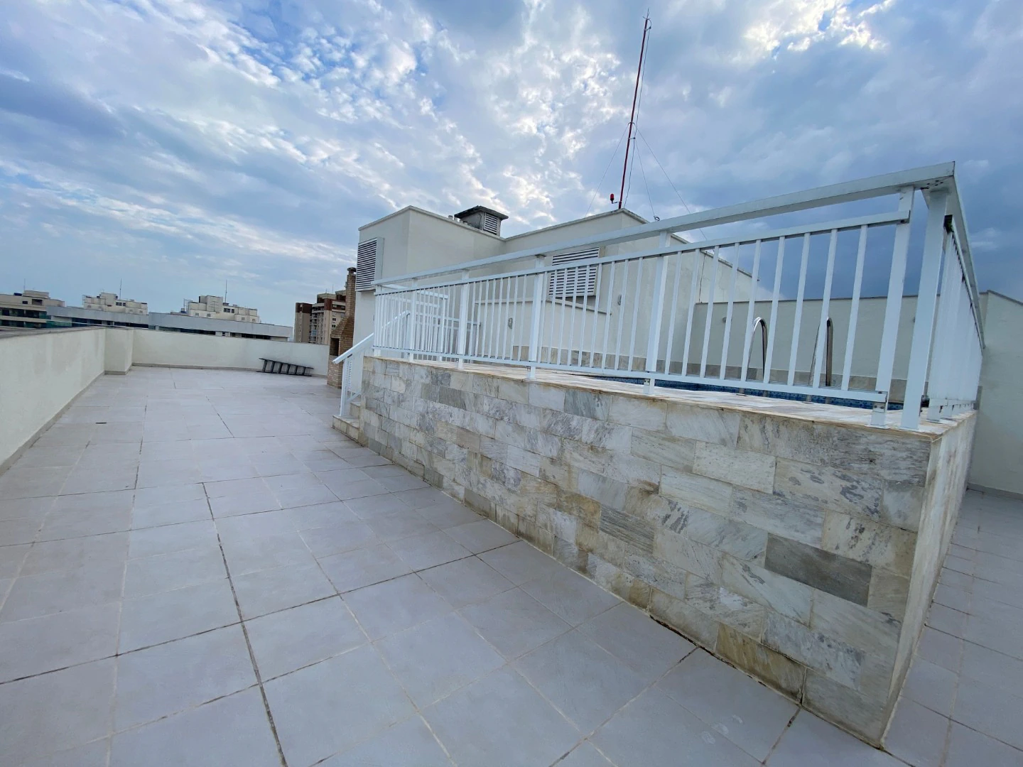 4-bedroom apartment with a mountain view in Rio de Janeiro — photo 15