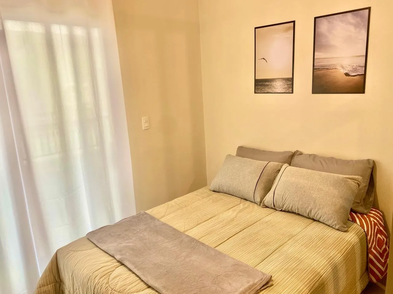 Furnished 1-bedroom apartment with open-plan kitchen — photo 24