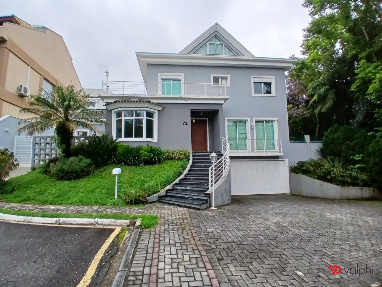 4-bedroom house with a grill on the balcony — photo 85