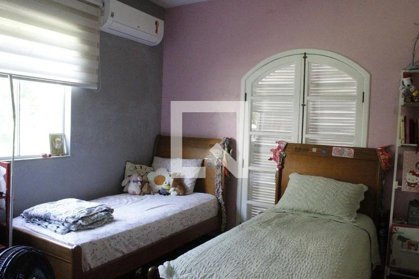 4-bedroom house with a mountain view in Rio de Janeiro — photo 35