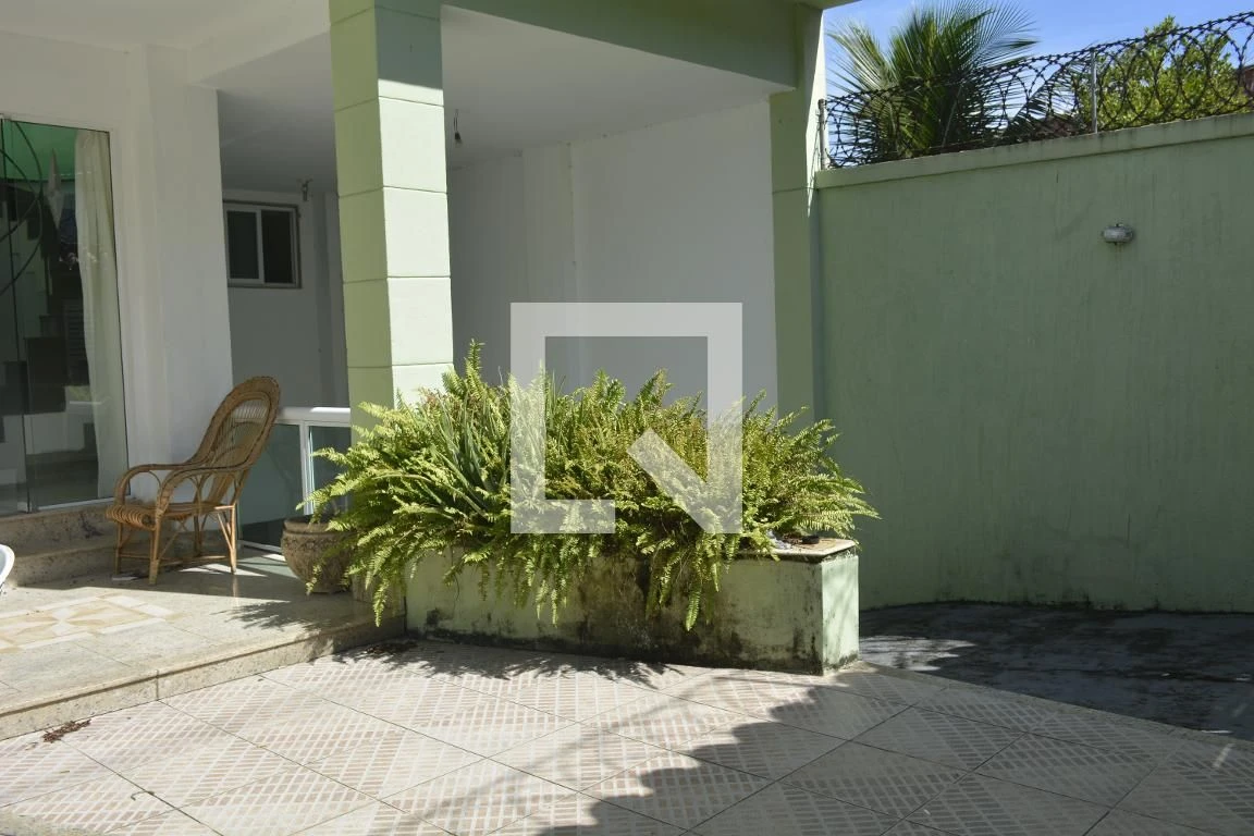 5-bedroom house with a garden — photo 9