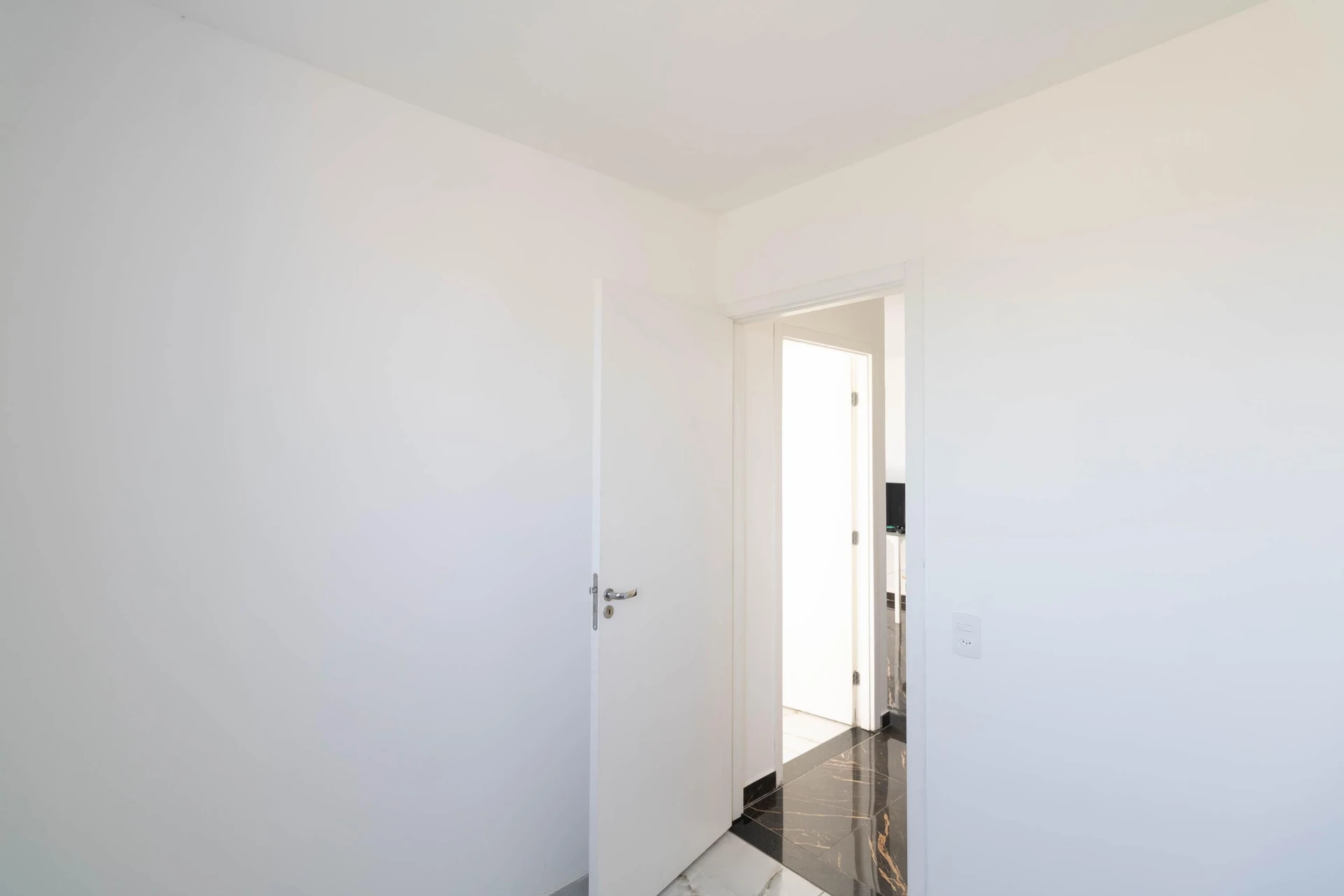 Unfurnished 2-bedroom apartment with 1 bath and 2 parking — photo 38