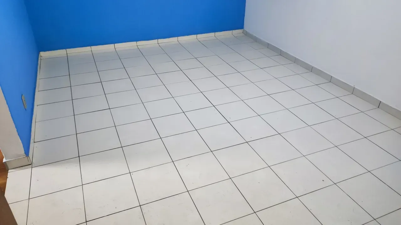 Studio with no parking, gas water heater and electric shower
